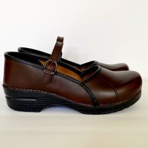 Dansko Macelle Clogs Mary Jane Comfort Brown Shoe